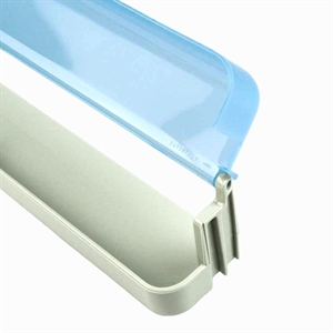 Øverste hylde i camping køleskab fra Dometic og Electrolux.