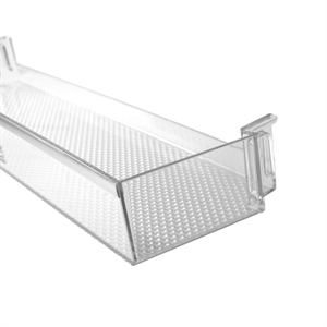 Midterste og øverste plasthylde i dør på køleskab fra Beko og Blomberg.