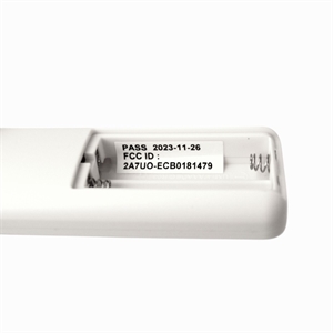 Hvid fjernbetjening til emhætte fra Elica.